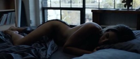 Ниже её губ (2016)